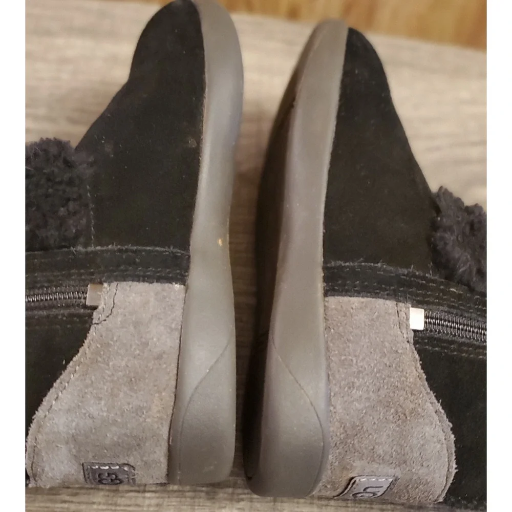 UGG Classic Koala Stuffie Boots Youth Size 10‎ Black